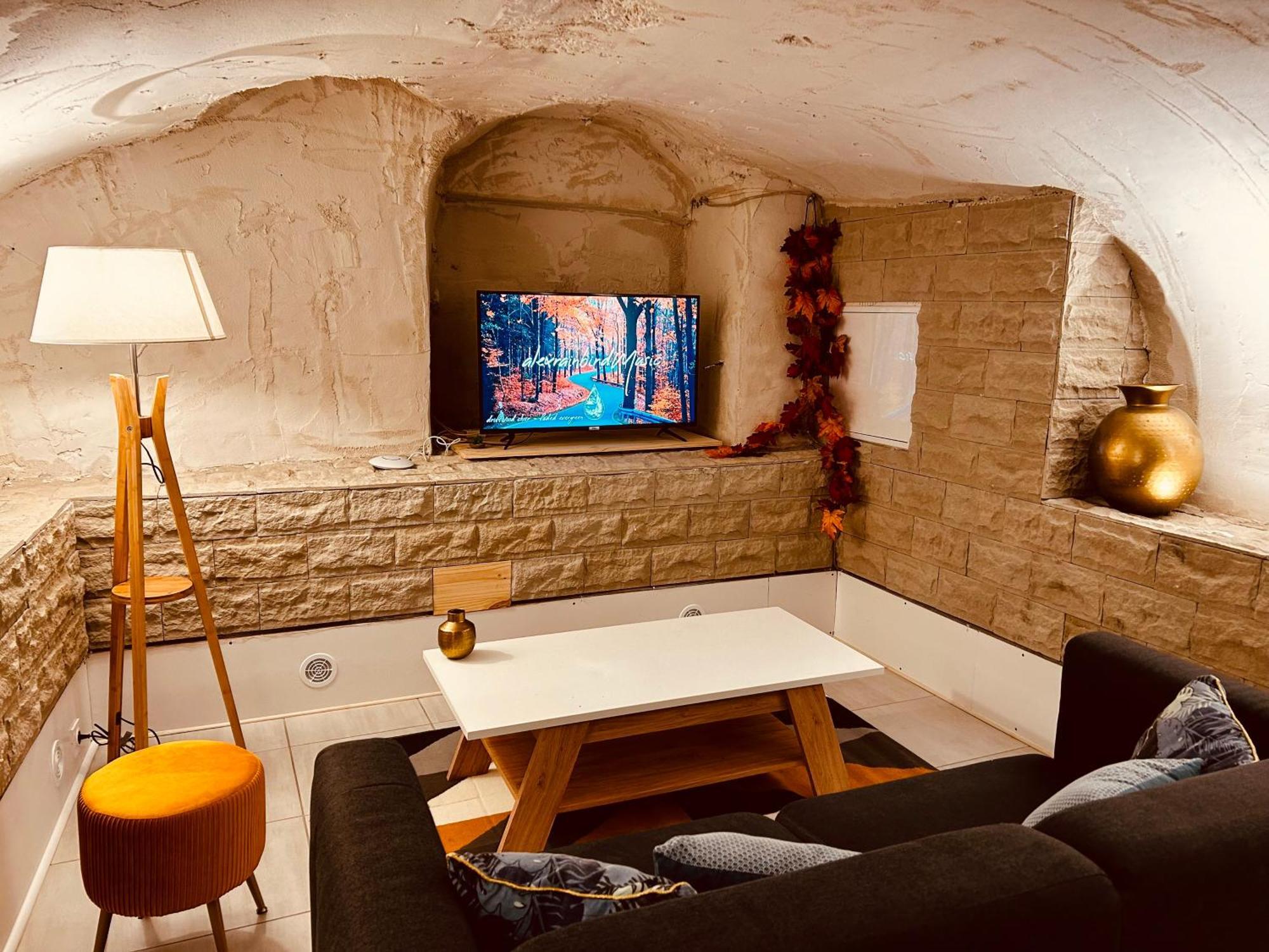 La Cave Aux Lumieres - Proche Centre-Ville - 2 Chambres - Wifi Renaison Exteriér fotografie